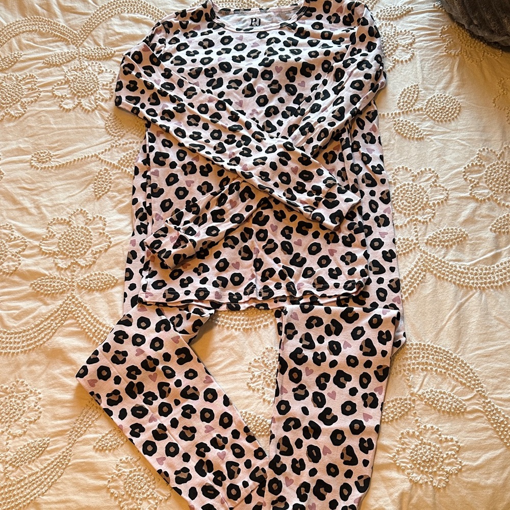 🌷🌷🌷3/$15 Spring Sale. Place Leopard Print Sleepwear